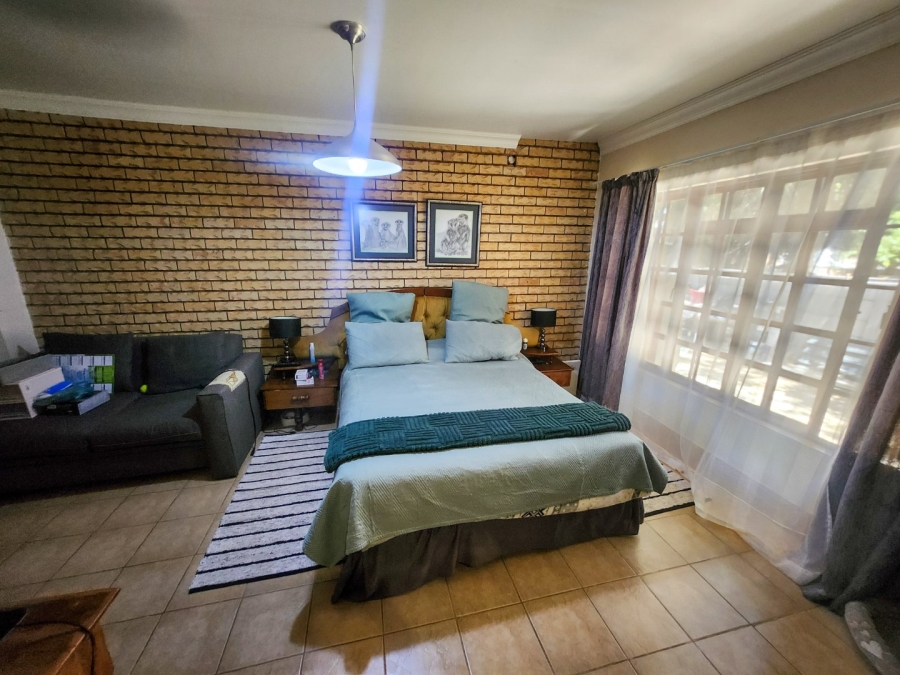 4 Bedroom Property for Sale in Flamwood North West